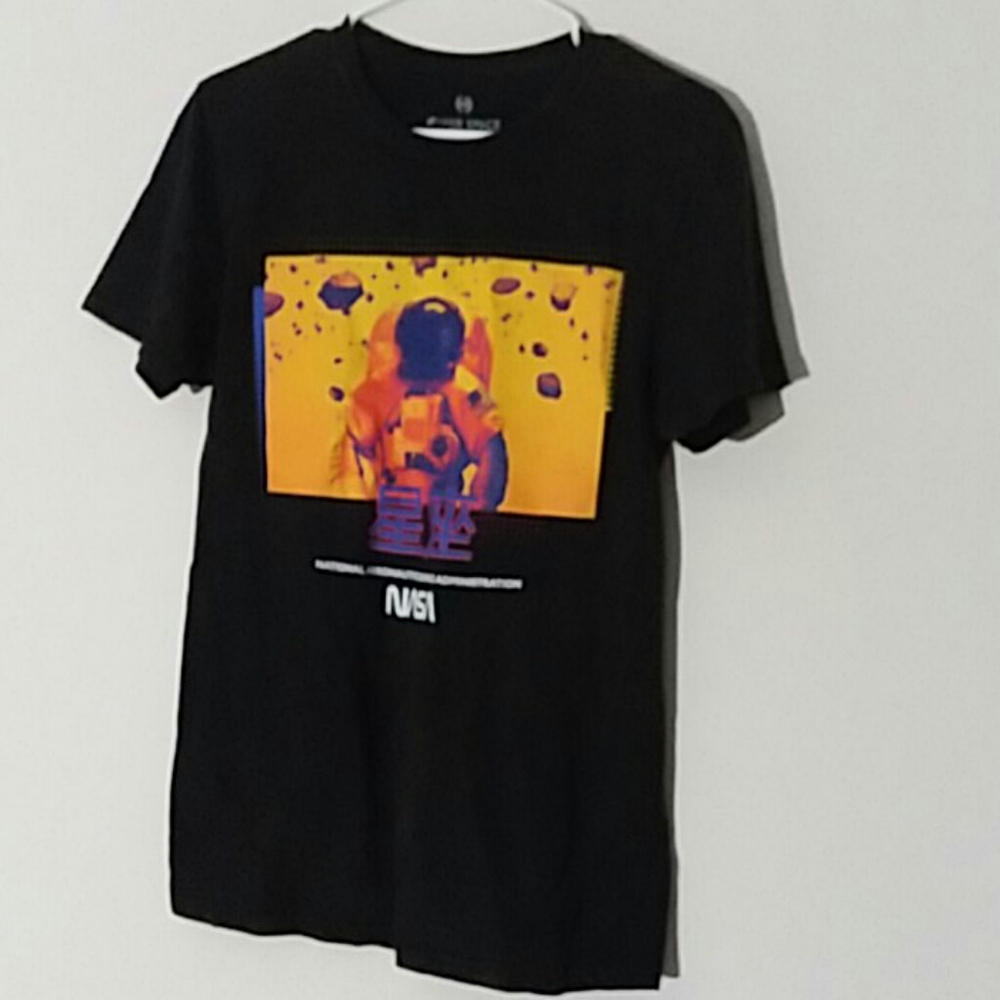 Hyper Space NASA astronaut outer space tshirt S with Mandarin characters nwot